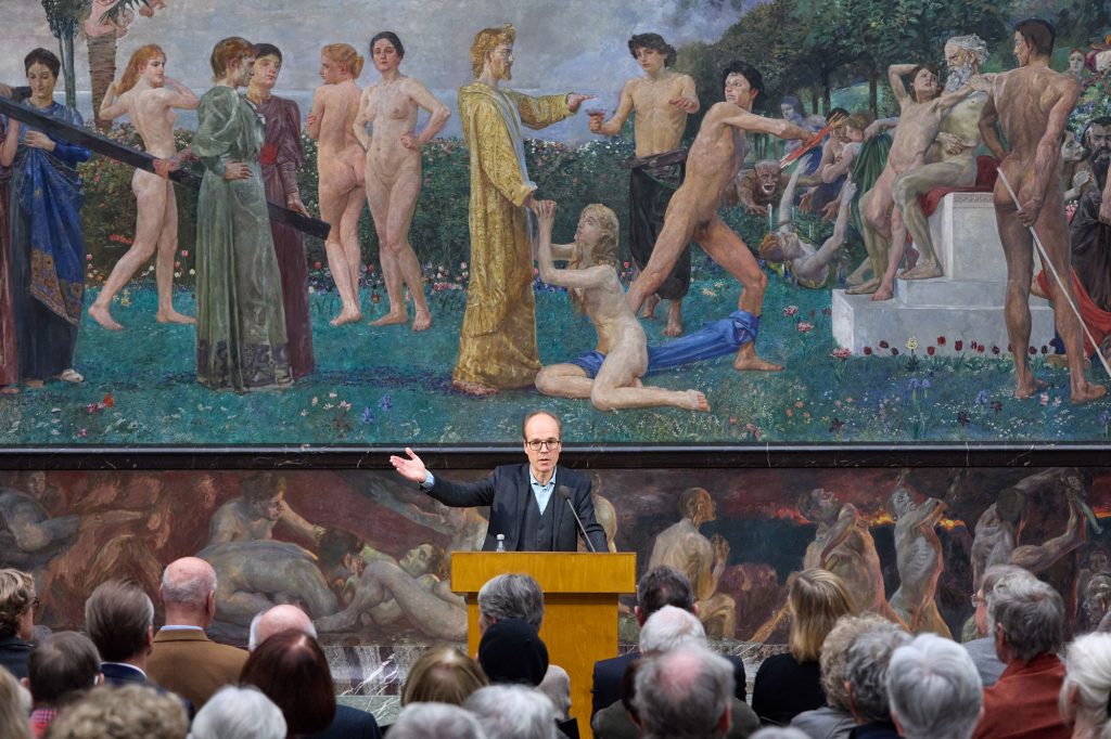 Zur Ausstellungseröffnung sprach Dr. Weppelmann über die Bedeutung Max Klimgers für das MdbK, hier von dem Gemälde „Christus im Olymp“